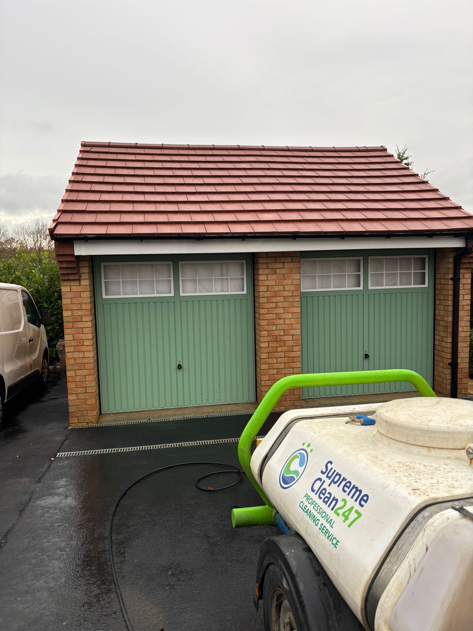 Roof cleaning service